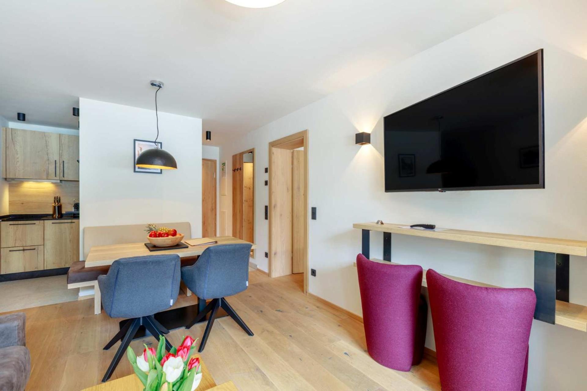Aparthotel Emma Deluxe Mit Beheizten Aussenpool Direkt Beim Skibus